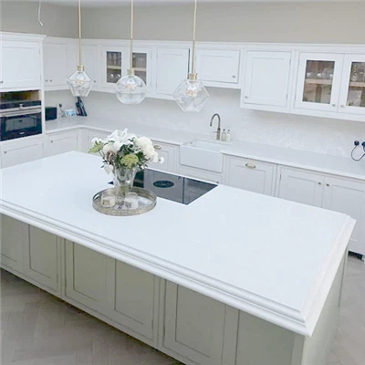 Does countertop quartz crack easily?